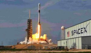 스페이스X 상장 시 어떤 기업이 주목받을까요? 독보적 기술력을 보유한 스페이스X 관련주 투자 기회와 우주 발사체, 위성 통신 테마를 선점하는 1Q 미국우주항공테크 ETF의 핵심 운용 전략을 분석합니다.