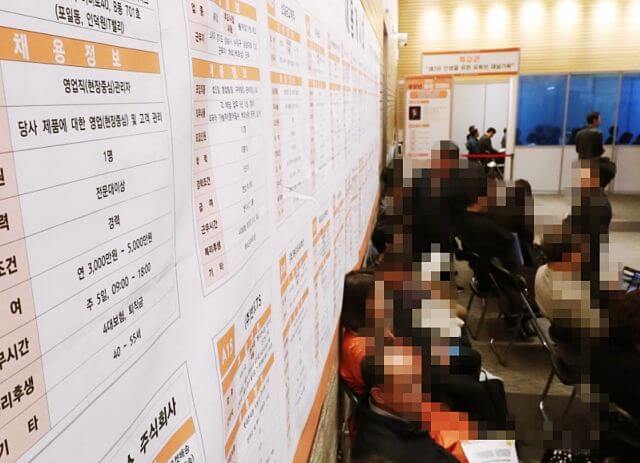 2026년 중장년 직업교육 및 전직 지원금 가이드